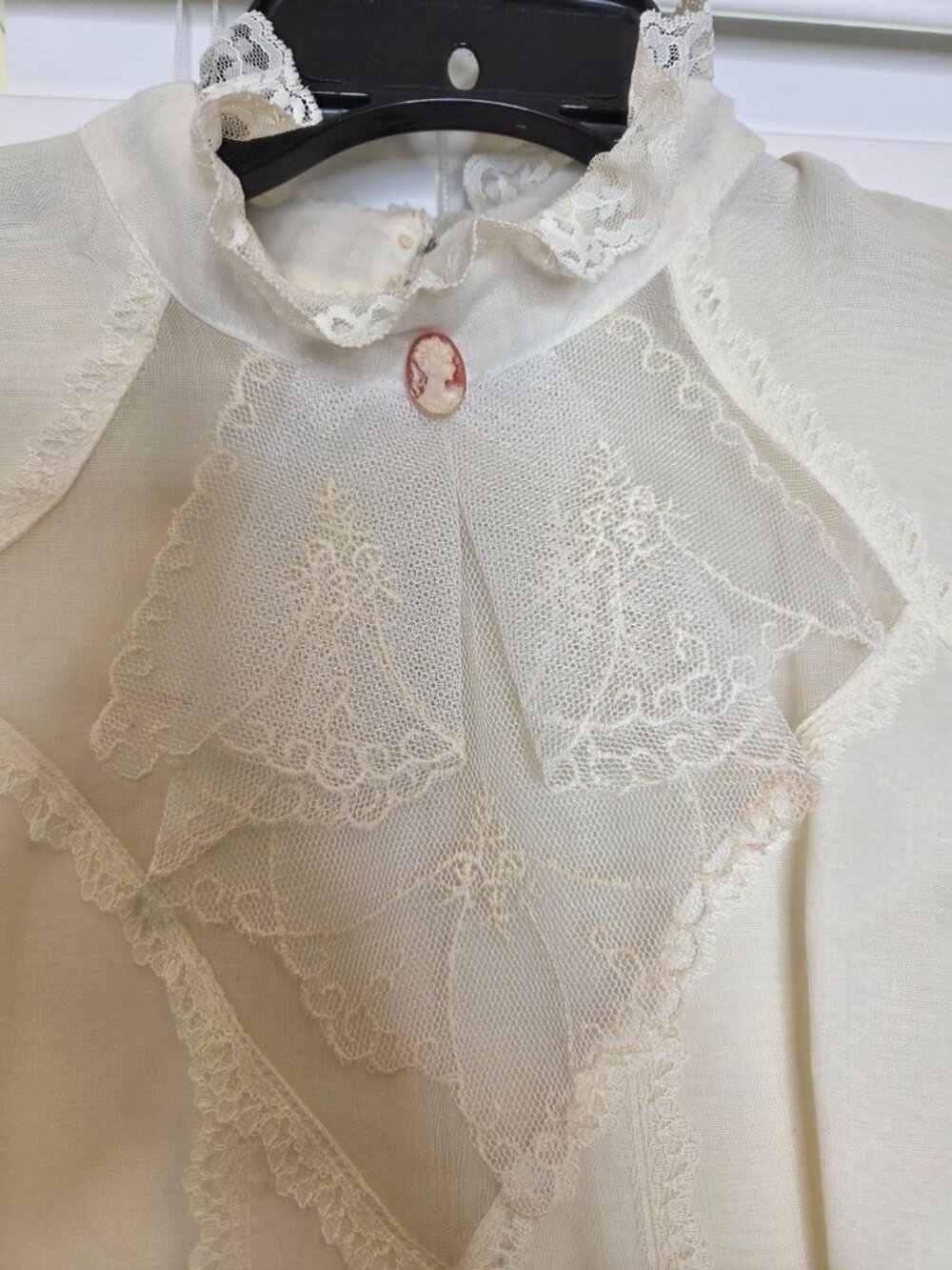 VTG Gunne Sax Ivory Lace Prairie Wedding Dress Cameo Pin Sheer OverlayCottage - Picture 8 of 15